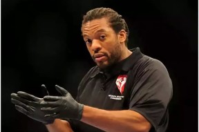 华体会官网关于塞外雄鹿队小胜荆楚雄鹿队，UFC杯赛上演裁判判罚引热议！团队防守值得称道的信息