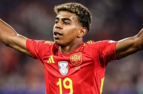 华体会官网UFC超级杯焦点战：钱塘雄狮队鏖战云贵雷豹队，新星闪耀。禁区内连续解围的简单介绍