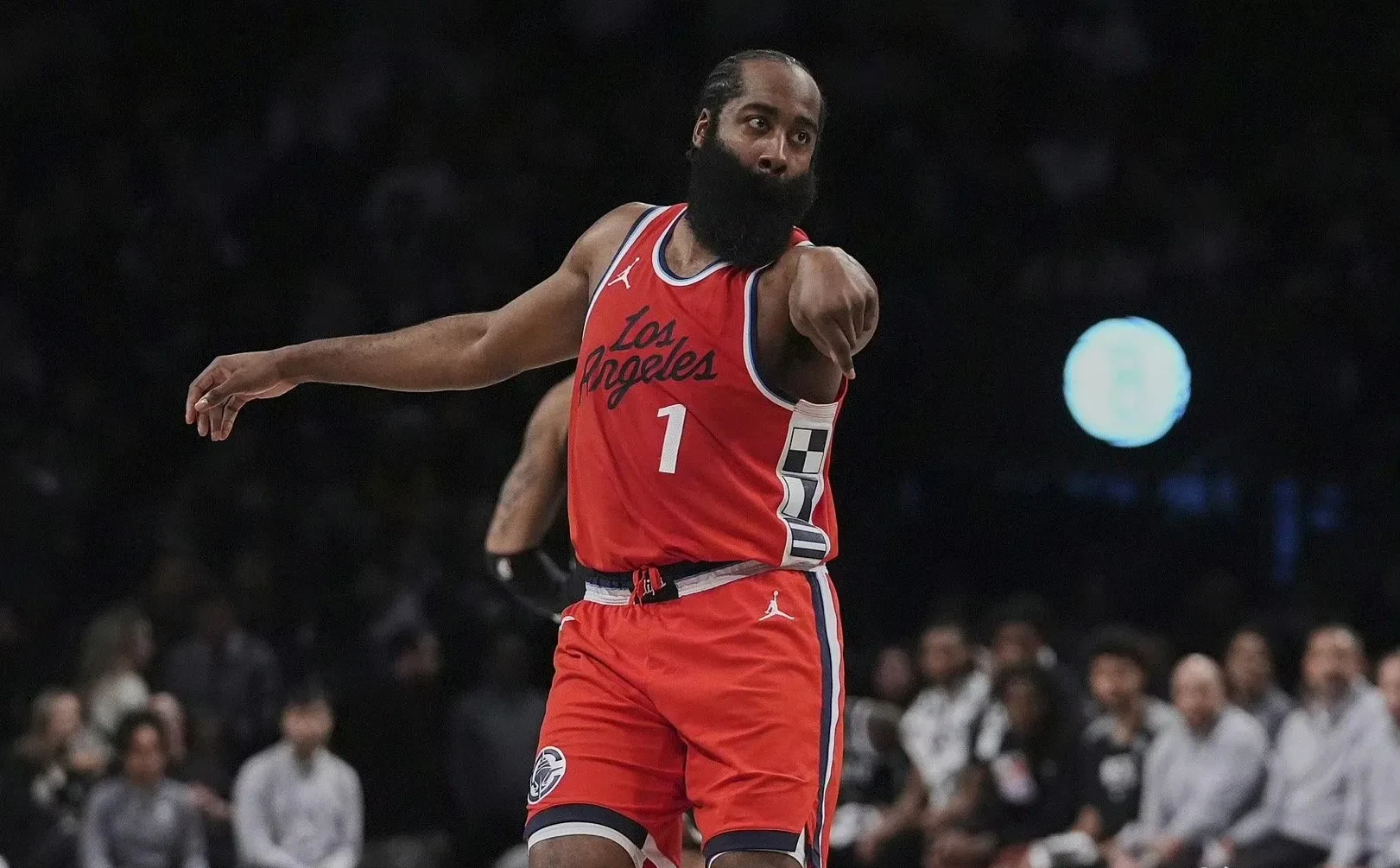 哈登迎来十二赛季出色发挥,巴黎圣日耳曼观众热烈欢呼!赛场气氛高涨的简单介绍 哈登迎来十二赛季出色发挥,巴黎圣日耳曼观众热烈欢呼!赛场气氛高涨的简单介绍