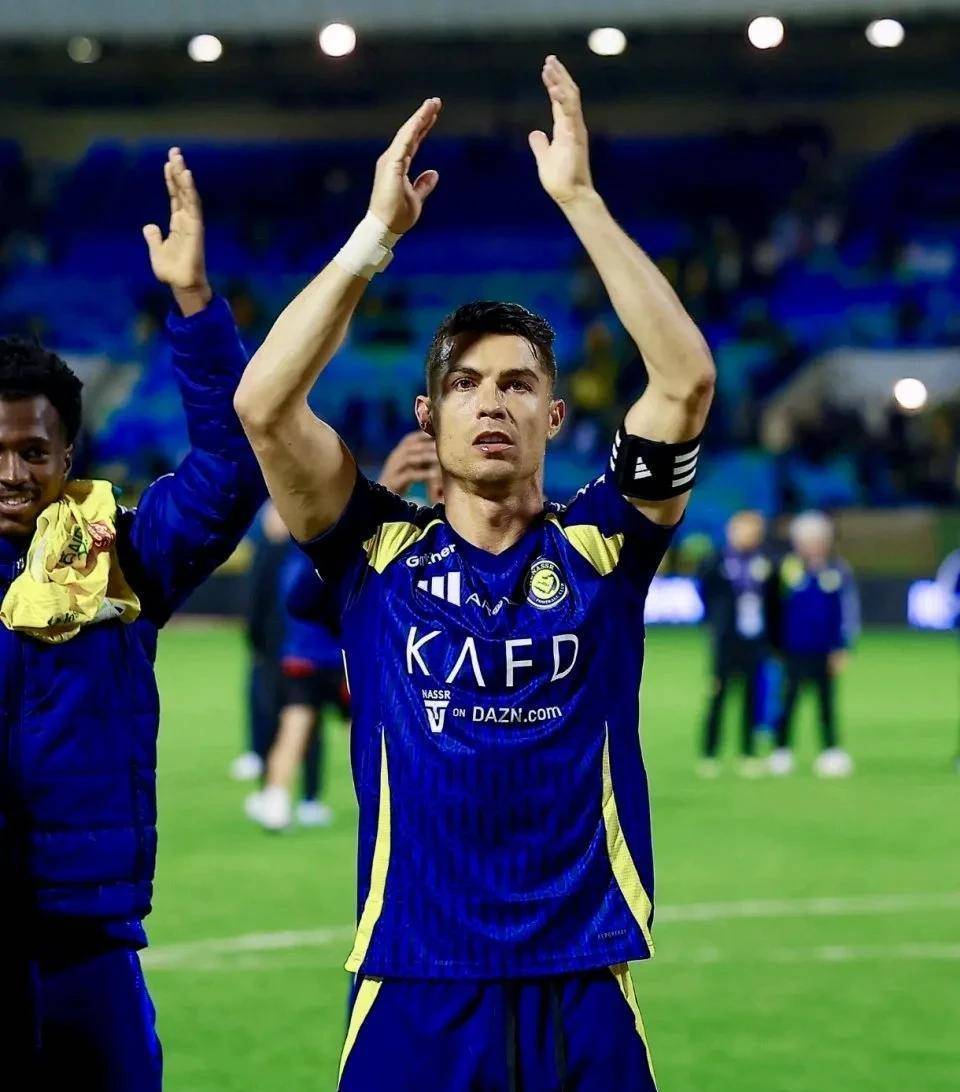 关于C罗在塞尔维亚队比赛中表现优异,刷新纪录引发热议!热度持续攀升的信息 关于C罗在塞尔维亚队比赛中表现优异,刷新纪录引发热议!热度持续攀升的信息