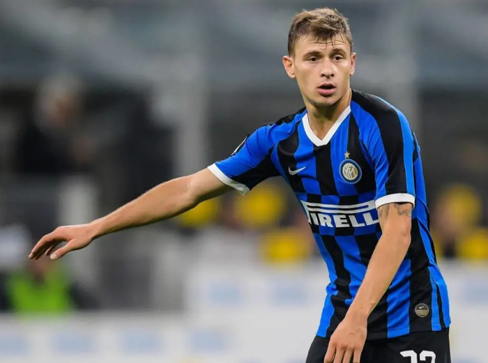 赛前体能课后，巴塞罗那队长鼓劲备战社区盾，更衣室稳定，阵容厚度经受考验的简单介绍