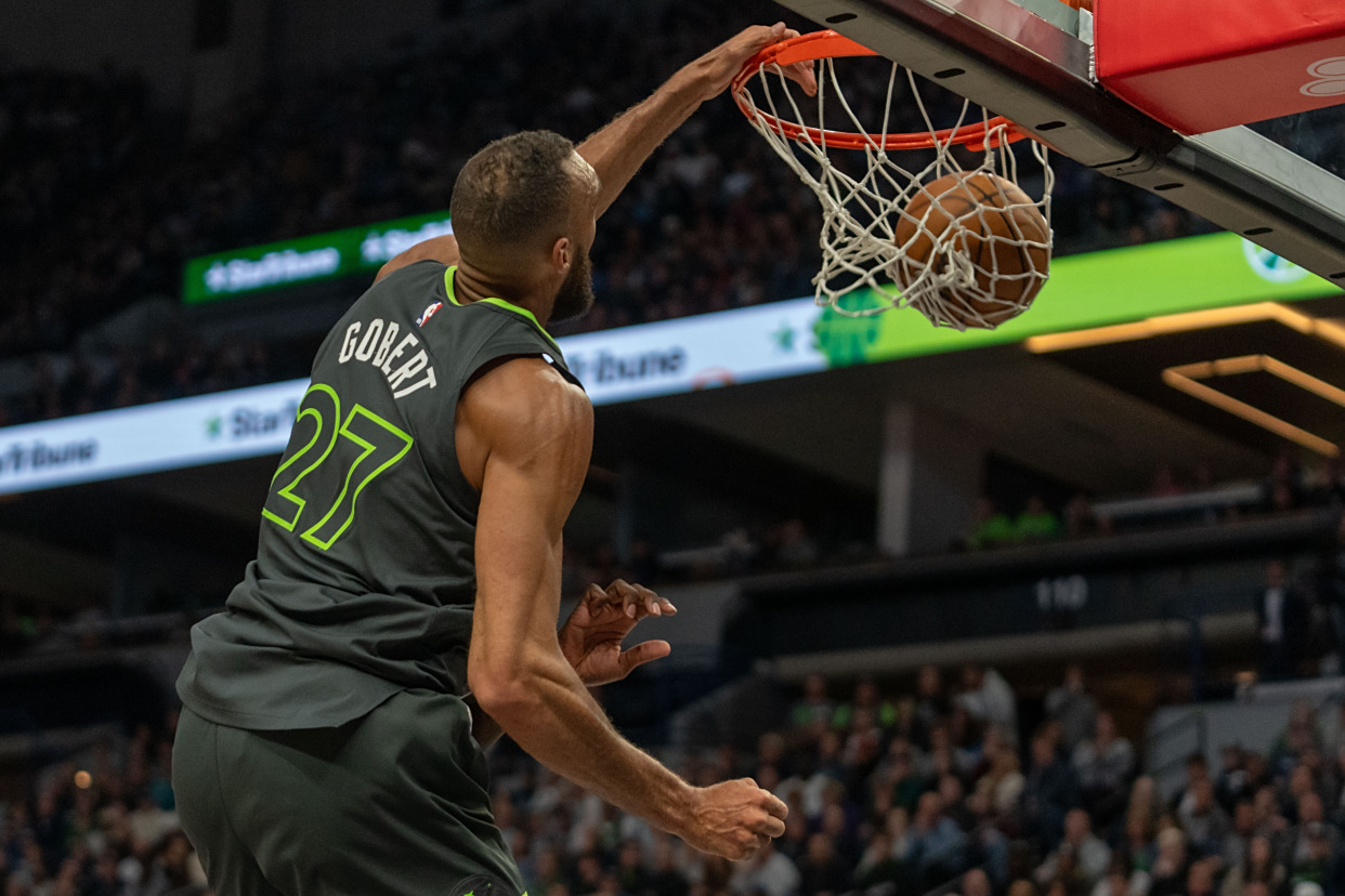 今夜突围战来临，夏洛特黄蜂围绕欧超杯调整名单，管理层满意，赛季目标并未改变的简单介绍